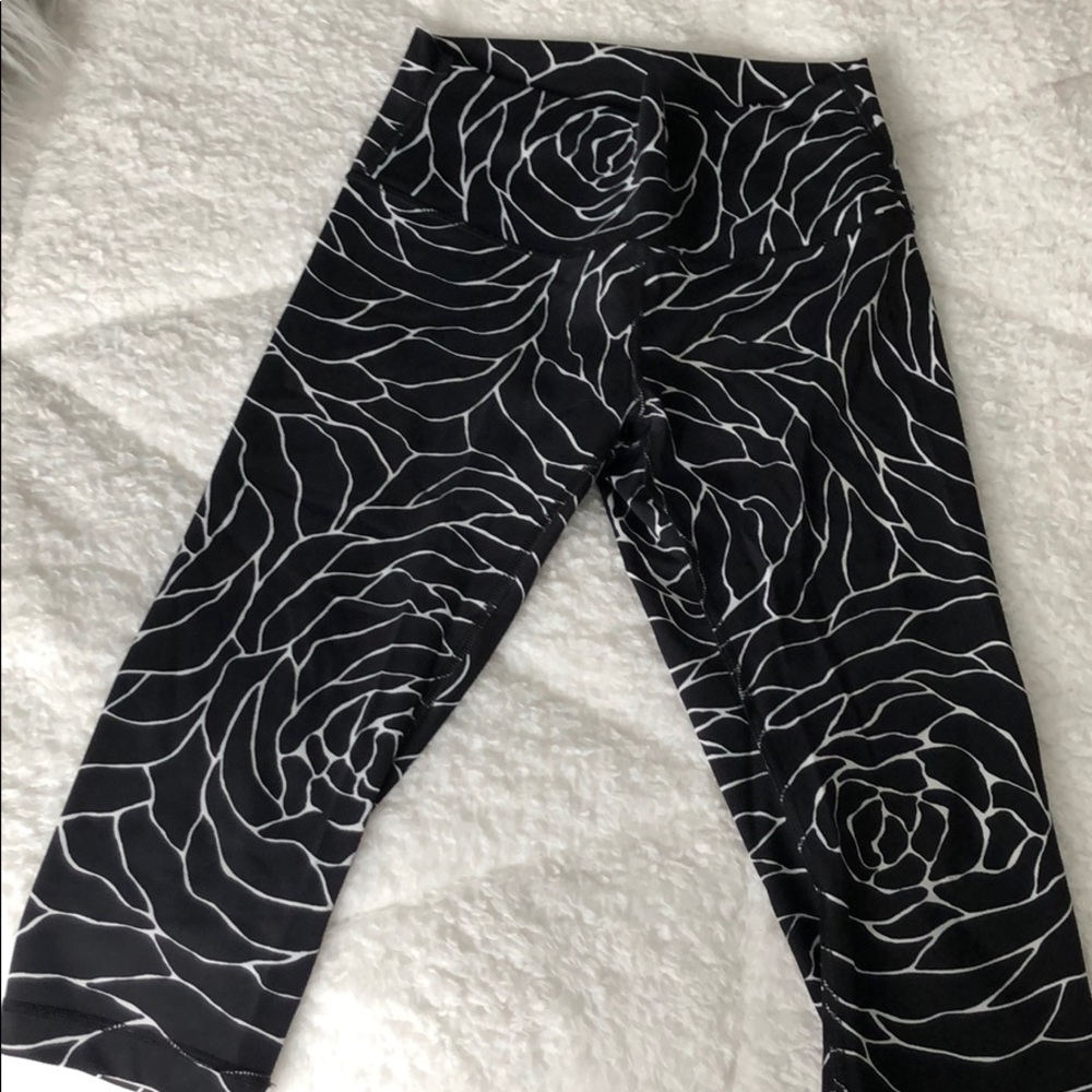 lululemon size six cropped wunder unders